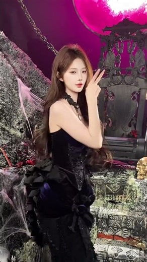 Vengeful Shake Challenge: Werewolf Mask Dance Off