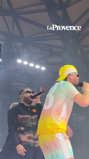 Jul fait danser le Vélodrome : le rappeur enchaîne les tubes en communion avec son public