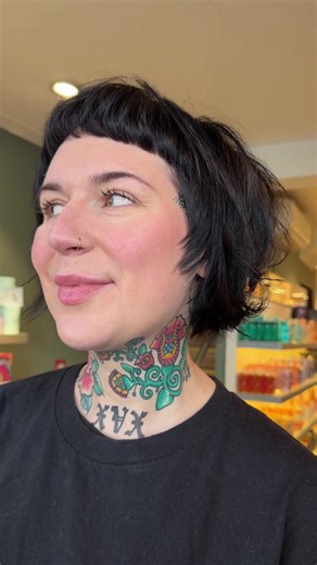 This was the first time I cut this babes hair 💓We had a fairly blunt bob and a short micro fringe and an undercut on the before. But we wanted to add texture 🤠 #hairtok #texturedbob #althair #babybangs #shaghair