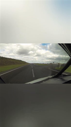 POV:Amazing cockpit view landing ✈️ #shorts #cockpit #aviation #airbus #boeing
