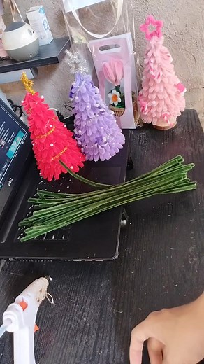 Christmas Tree Tutorial 🤗🤗 working for 3hours 😅 Thank you for watching, hopyeah like it 🤗🤗 #tutorial #handmadetutorial #christmastree #fuzzywire #pipecleaner