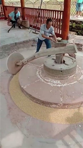 Simple pestle tool for grinding ingredients efficiently and naturally