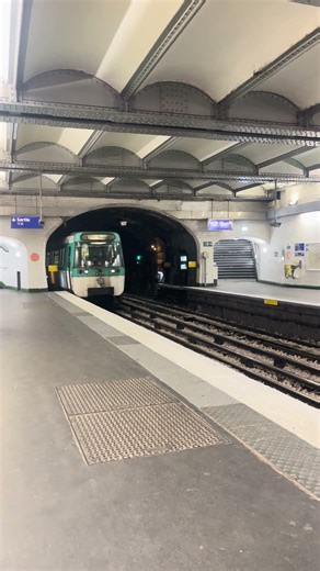 Metro Paris 🇫🇷 #life #travel #moment4life