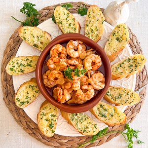 Spanish Garlic Shrimp   Garlic Toast = The PERFECT Tapas Night In