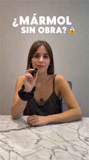 Folium Home | VENTA MAYORISTA DE REVESTIMIENTOS on Instagram: "Guarda este video para tus próximos proyectos 😉🫵🏽 PLACAS DE PVC, una solución económica, facil de instalar y sin mantenimiento para contrastar con el mármol natural. Es un producto en tendencia desde 2024. Nosotros tenemos los mejores modelos y variedades: SIMIL MARMOL, SIMIL MADERA, SIMIL METAL y SIMIL ESPEJO son alguno de ellos. #foliumhome #arq #mayoristas #deco #disenodeinteriores"