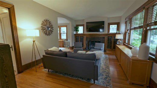 Twin brothers look for a first home purchase for the younger of the two in St. Paul, Minnesota. The older brother is focused on his sibling's finances, but the younger won't settle for anything less than what he has for his vision. | House Hunters