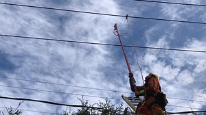 Ce dimanche matin à 8h, nous avons rétabli le service chez 822 000 clients. Au plus fort de la panne, vendredi, nous avions près d’un million de clients sans service partout au Québec. Nos équipes sont sur le terrain et plus que jamais mobilisées depuis le passage de cette violente tempête automnale. Nous travaillerons sans relâche jusqu’à ce que chaque foyer soit rebranché. Merci de votre patience. 🙏 | Hydro-Québec