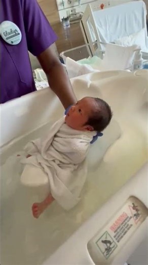 Baby tips: my first bath... #preemie #fypシ #newborn