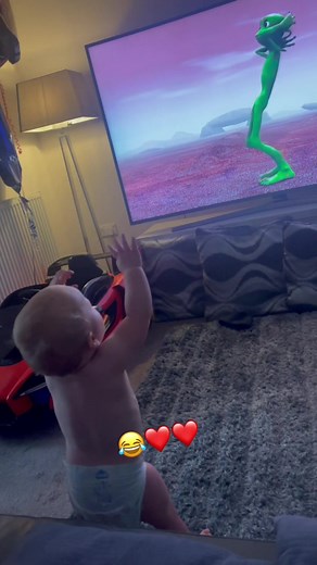 Adorable Alien Dance by Little Bobby Alien - Cute Baby Dance Video