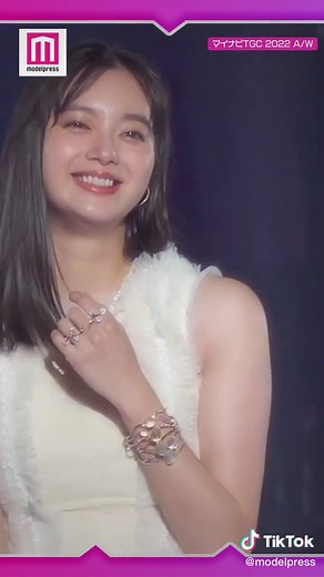 新川優愛のかわいいスタイルとTGCの魅力