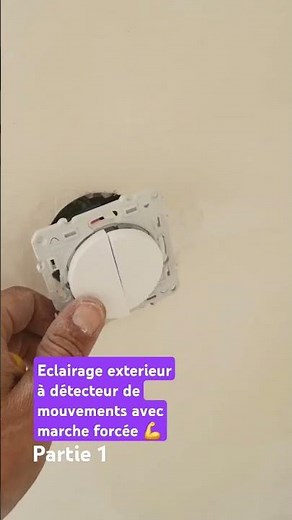 Branchement d'un éclairage extérieur à détecteur de mouvements et avec marche forcée - partie 1