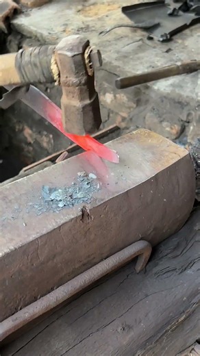 The process of forming and making machetes for cutting and cutting wood#art #handmade #satisfying