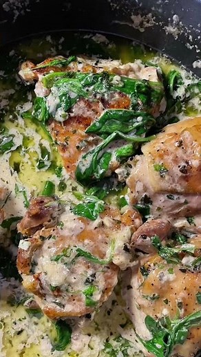 Garlic Chicken with Spinach (recipe in description)