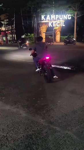 Dengerin dari kejauhan raungan motor sendiri, di jokiin bang @bang.flocki 😁 settingan baru dari bengkel @Global Ninja pakai kenalpot AHAU 1 😍 #globalninja #rrnew150 #ninjarrnew #ninjastandar #knalpotracing #knalpotahau1 #knalpotracingahau