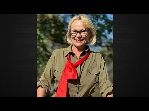 Meet MOMMY MOLLY 🟡 Ageless and Gorgeous Model Over 60 | Biography & Profile