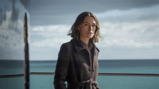 Lügen, Luxus und Bedrohung: Laura Blacklock ist zurück in „The Woman in Suite 11“