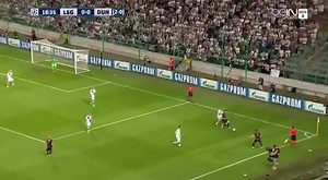 Dundalk's Robbie Benson with a thunderbastard against Legia Warsaw.. 󾓶 | Talkingbaws
