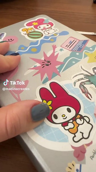 Creating a Bob Hairstyle Inspired by Elvie