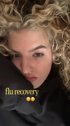 julia ann 🪼 on Instagram: "still recovering 😐 So the flu got me pretty good this year and I am still recovering, slowly but surely getting there tho lol one thing about me is I always feel better when my hair is done so I did a really simple routine that definitely made me feel more put together, I know so many of us are sick right now, so praying you all have a healthy and fast recovery!! Products: @prose shampoo @gisou honey hair gloss mask @davinesnorthamerica oi all in one milk @bread hair