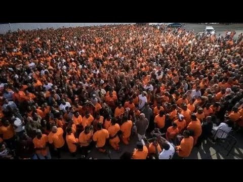 R Kelly Perform to his Fans in Jail