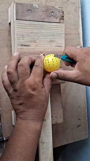 This Tiny DIY Trick Turns Into a Garden Sprayer! 😱💦 #diyhack 💡✨️🇺🇸🗽
