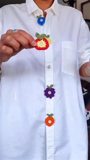 Elsa | Handmade on Instagram: "🍎 Crochet apple tutorial✨ Cotton yarn from Walmart $2✨ 3 mm hook✨"