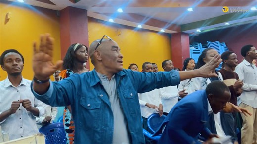 🎶 La Voix des Anges - Une harmonie céleste !🎶 Nous sommes enchantés de partager avec vous notre performance du dimanche 05 décembre 2025 de, où notre chorale "La Voix des Anges" chante pour la gloire du seigneur! 🌟 Laissez-vous emporter par la magie de nos voix et l'émotion de notre chant ! 🌟 📽️ Visionnez cette vidéo et ressentez la beauté de la musique qui unit nos âmes. 👉 N'oubliez pas de liker, commenter et partager pour soutenir notre passion ! Merci de faire partie de notre aventure m