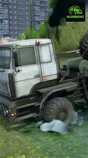 “Heavy Truck Power! Pulling a Long Logging Rig Through Mud, Grass, and a Crystal-Clear River! 🌲🚛💪💦”