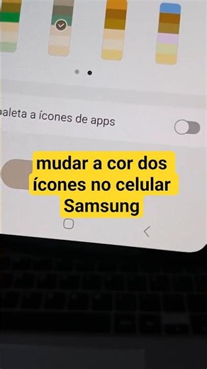 How to change the icon color on a Samsung phone