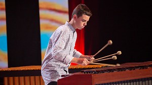 Prodigios 2 - Víctor trae la marimba a Prodigios