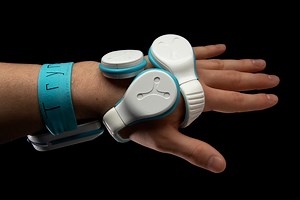 Easing hand tremors with the Gyroscopic Hand Stabiliser - Yanko Design