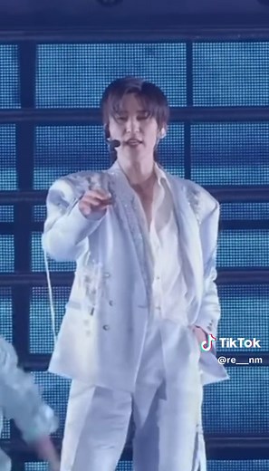 スノーマン メンバー 目黒蓮のライブ映像集