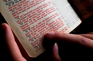 35 Ayat Alkitab yang Menguatkan, Hati Jadi Damai dan Optimis - Sonora.id