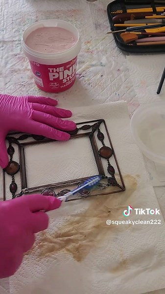 bit of a different video but picked up this gorgeous frame for 20p today!! it was very sticky and smelled like smoke so it needed some serious cleaning 🫧 #squeakyclean222 #cleantok #cleantokuk #cleaning #vintage #carbootsale