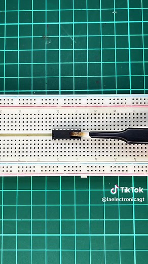 Circuito Decodificador Binario a Hexadecimal con Display 7