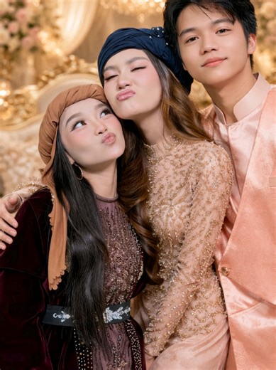 lucuu syaqirah foto sama mama papa nya @da5_sridevi03 @Da7_Andisyaqirahhh06 #sridevida5 #afanda5 #syaqirahda7 #foryoupage #khadafyfamily