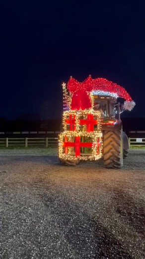 🟨 HERALD NEWS UPDATE 🟨 𝗖𝗹𝗮𝗿𝗯𝗲𝘀𝘁𝗼𝗻 𝗥𝗼𝗮𝗱 𝗶𝗹𝗹𝘂𝗺𝗶𝗻𝗮𝘁𝗲𝗱 𝘁𝗿𝗮𝗰𝘁𝗼𝗿 𝗿𝘂𝗻 𝘂𝗻𝗱𝗲𝗿 𝘄𝗮𝘆 𝗮𝗰𝗿𝗼𝘀𝘀 𝗣𝗲𝗺𝗯𝗿𝗼𝗸𝗲𝘀𝗵𝗶𝗿𝗲 MORE than 200 illuminated tractors are currently travelling across Pembrokeshire this evening (Saturday , Dec 20) as Clarbeston Road AFC’s annual Christmas tractor run gets under way. The convoy left the Clarbeston Road AFC Knock Playing Fields promptly at 5:30pm, after tractors began arriving from 4:00pm using a one-way system into the sit