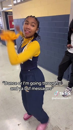 Shake dat shiii #fyp #relateable #viral #explore #fypシ #foryoupage #fyyyyyyyyyyyyyyyy #phillytiktok #xybzca #bestfriends #gbsf #bestfriends #friends #shakethashiii #oldtiktok #phillygoats