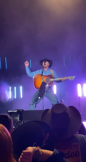 Cody Johnson's Powerful Performance of 'Stronger' | Live Concert Footage