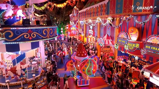 𝐏𝐚𝐠𝐞𝐚𝐧𝐭 𝐄𝐦𝐩𝐫𝐞𝐬𝐬 on Instagram: "WOW! Miss Universe Parade of Nations at the Carnival Magic Park Festival in Phuket, Thailand. How exciting is this moment?"