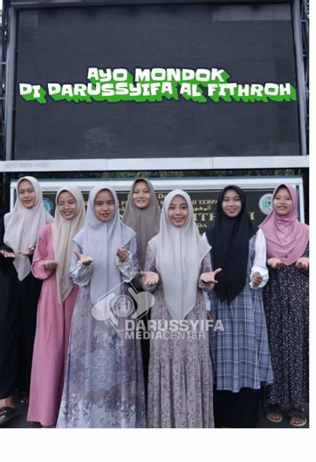 Ada yang tau ga….. Fadilah dari surat surat pilihan dalam Al-Qur’an 1. **Surat Yasin** Surat Yasin dikenal sebagai *jantung Al-Qur’an*. Membacanya dengan penuh keikhlasan dapat memberikan syafaat pada hari kiamat, mempermudah urusan, dan memberikan ketenangan hati. 2. **Surat As-Sajdah** Surat ini memiliki keutamaan dibaca pada malam Jumat, karena dapat menjadi pengingat akan kebesaran Allah dan kehidupan akhirat. Membacanya juga mendekatkan diri kepada Allah dengan penuh tawadhu’. 3. **Surat Al