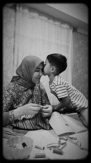 Nodira Rahimova on Instagram: "👨‍🏫 Thompson Xalqaro Maktablari eng ishonchli va zamonaviy maktablardan biri! Bu yerda farzandlarimiz : ✨ VR ko‘zoynak yordamida fanlarni jonli o‘rganishadi, 🤖 Robot, 3D-printer, gumanoyid kabi zamonaviy texnologiyalar bilan ishlashadi, 📚 Ingliz tili, IT va matematika chuqur o‘rgatiladi, 🇬🇧 Ingliz tilini Britaniyalik ustozlar va IELTS 9, CELTA, DELTA sertifikatiga ega mahalliy o‘qituvchilar o‘qitadi, 🍽 4 mahal