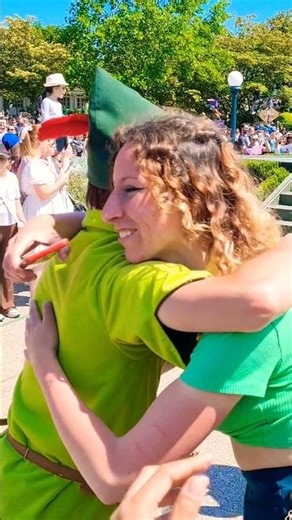 Disneyland Paris, A hug from Peter Pan, Ready for the ride, Dream and Shine Brighter