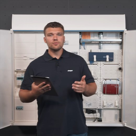 Schon gewusst? Die Montageanleitung für deinen Hager Zählerschrank hast du stets dabei! Auf dem Typenschild an der Verteilertür findest du einen QR-Code, der dich direkt zum Handbuch führt – schnelle Stichwortsuche sowie intuitive Navigation inklusive. So geht Digitalisierung 👉 https://manual.hager.com/ | Hager