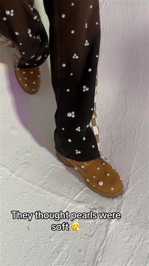 Handmade pearls = unfair #fashiondesigner #pearls #sewwavy #maximalism #timbs