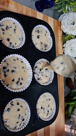 Super Moist Chocolate Chip Muffins | No Beater Needed #chocolatechipmuffins #cupcake