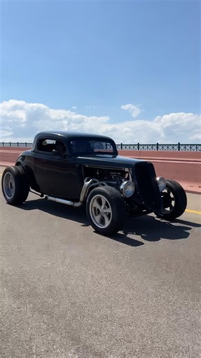 Classic Hot Rod Cruising Daytona Beach 🏝️ #hotrod #classiccars #musclecar