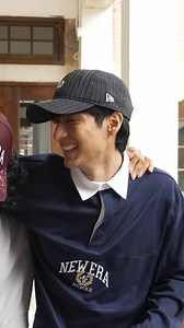 【STREET CLASS COLLECTION】 Street Class 系列以學院風格重新詮釋街頭時尚！綴以月桂花環圖案帶出校園榮耀與街頭潮流，立即入手復古造型！ Street Class collection lands with a bold collegiate twist. Featuring the iconic wreath emblem, this drop blends varsity pride with street-ready style. Shop the retro vibes now! Shop now: https://neweracap.hk/collections/street-class #newera #newerahk #neweracap | New Era Hong Kong