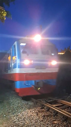 TÀU HỎA - XE LỬA VIỆT NAM TRAINS - VIETNAM TRAINS