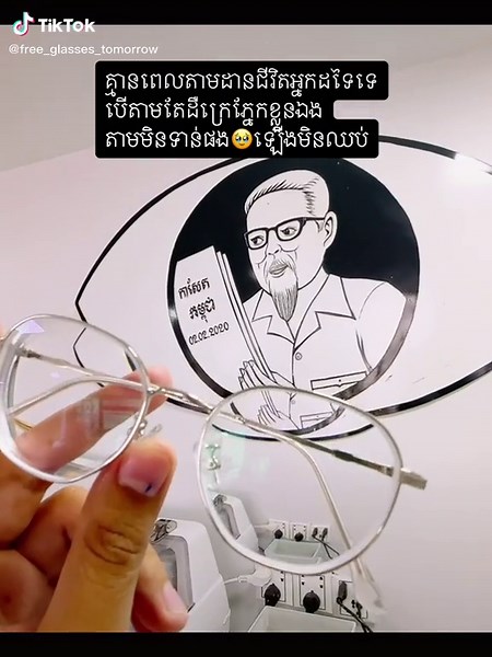 Exploring Stylish Clear Round Glasses with Metallic Frame